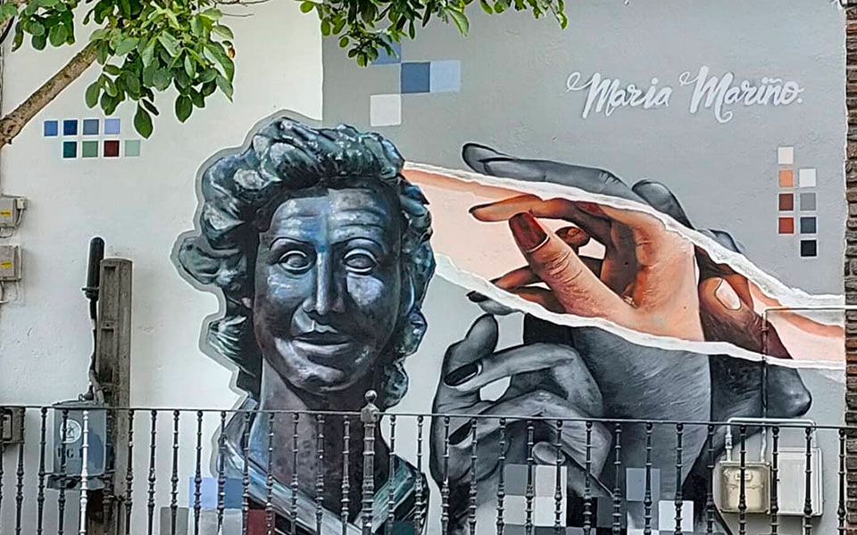 Graffiti de Maria Mariño y unas manos