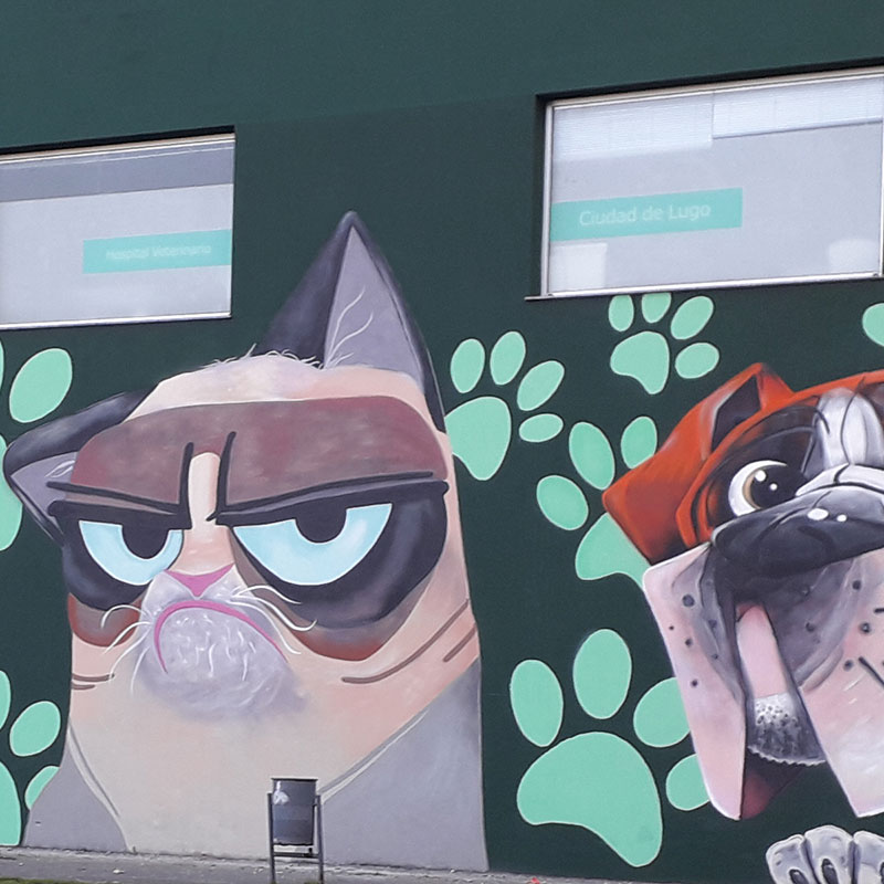 detalle del graffiti en el que salen un perrro con cara de bueno y un gato arisco